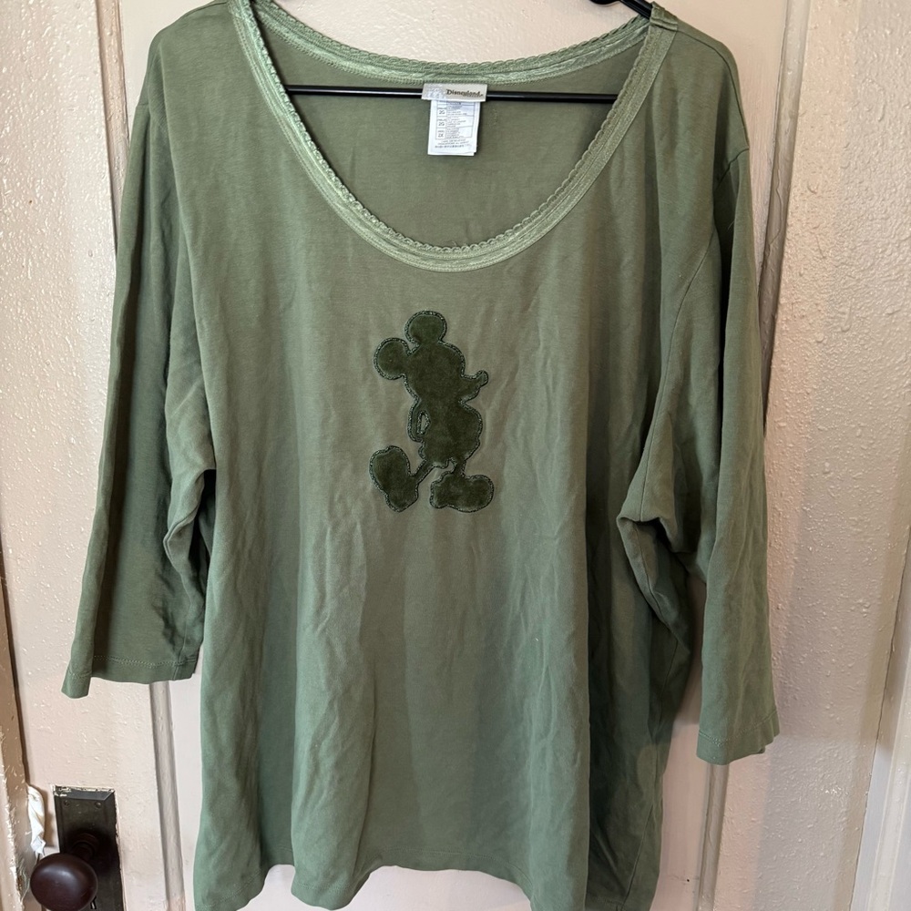 VTG Disney Resort Women’s‎ 2XL Olive Green Mickey Graphic Blouse